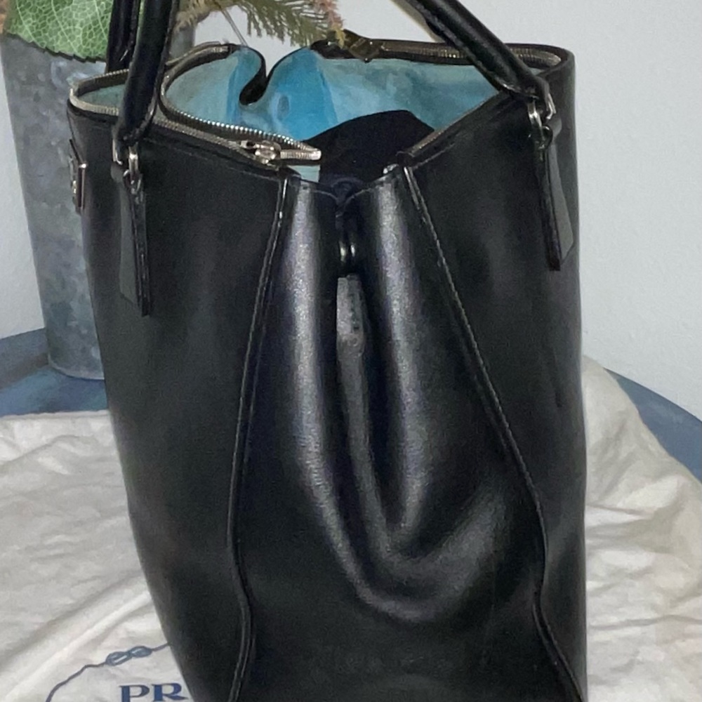 Sold - Vintage Prada purse with 2 zipper compartments - Picture 13 of 16